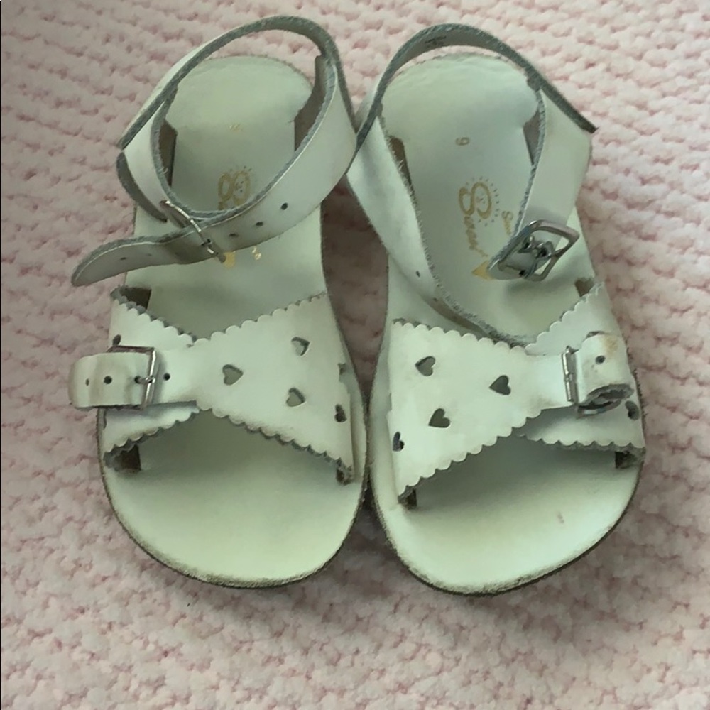 Girls saltwater sandals as 9